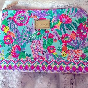 Lilly Pulitzer:Padded Tech Sleeve for laptop & iPad in Me and My Zesty pattern.